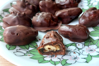 Przepis na nadziewane daktyle w czekoladzie - zdrowe mini snickersy